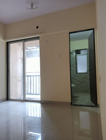 Room in 3 BHK Apartment at Rajnigandha CHS Vasant Vihar, Vasant Vihar – for Rent