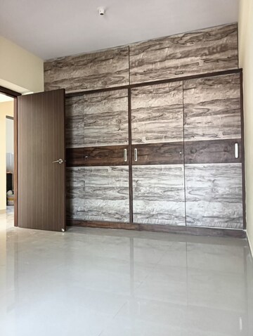 Room in 3 BHK Apartment at Rajnigandha CHS Vasant Vihar, Vasant Vihar – for Rent