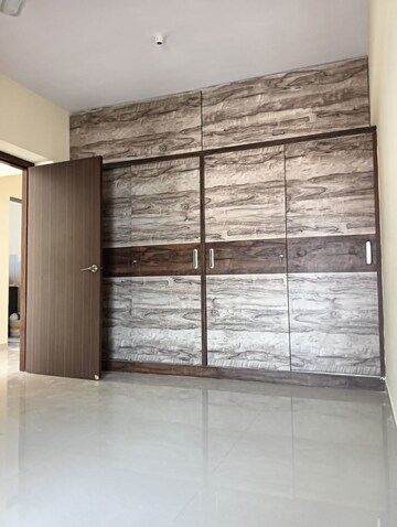 Room in 3 BHK Apartment at Rajnigandha CHS Vasant Vihar, Vasant Vihar – for Rent