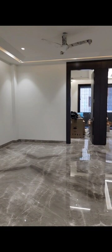 Room in 3 BHK Apartment at Pitampura – for Rent