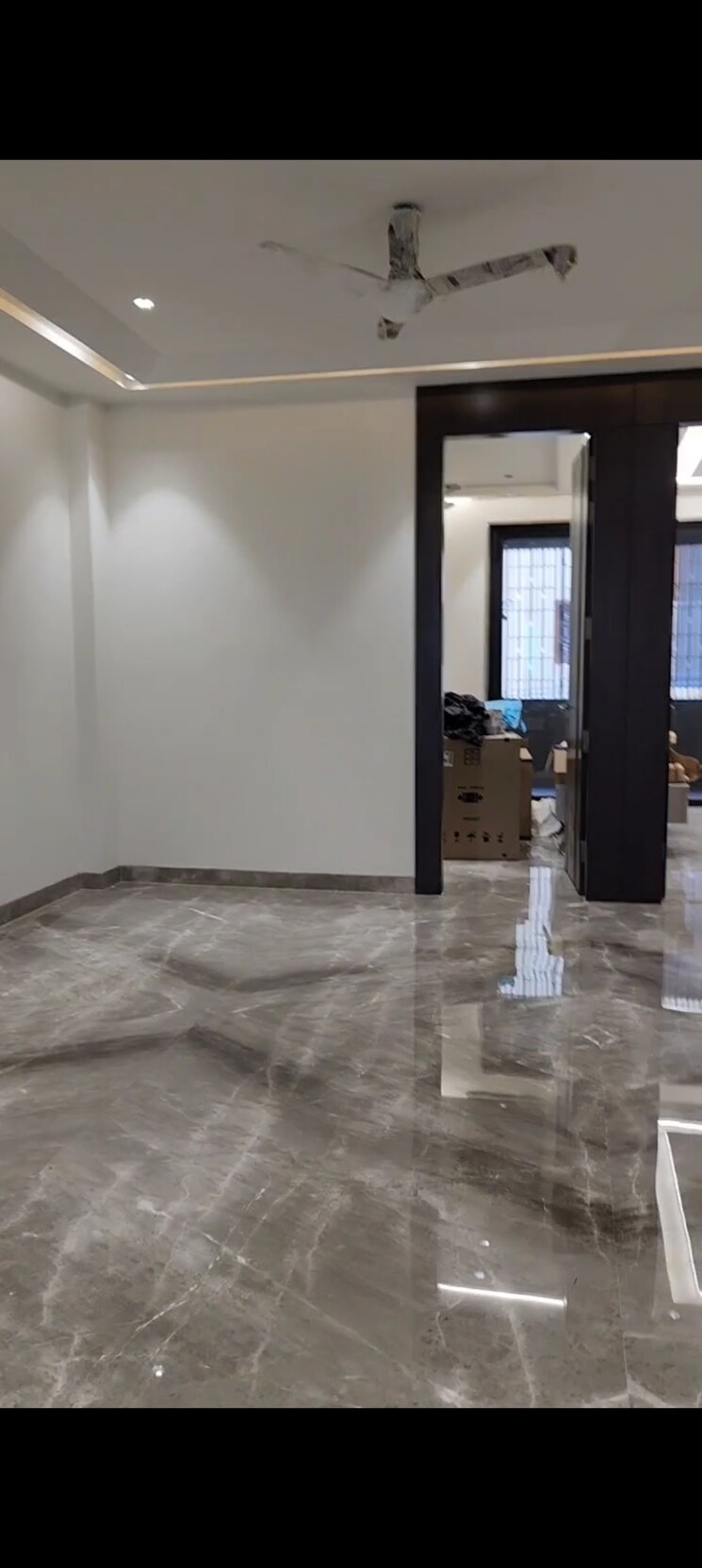 Room, pitampura 3 Bedroom 1350 Sq.Ft. Apartment In Pitampura Delhi 9779829