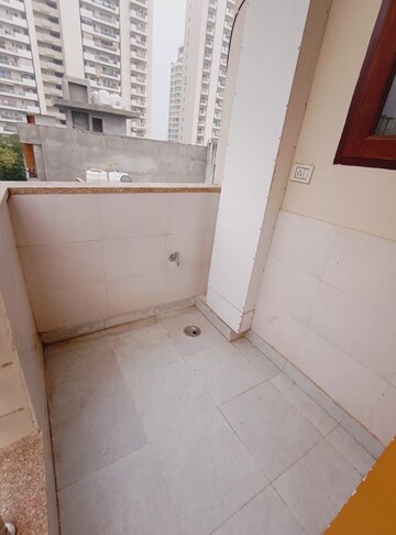 Bathroom in 1 BHK Builder Floor at Sector 39 – for Rent