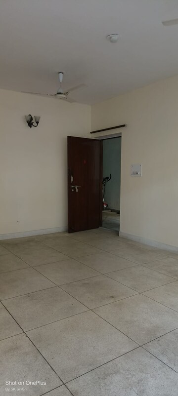 Room in 3 BHK Apartment at Sector 12 Dwarka – for Rent