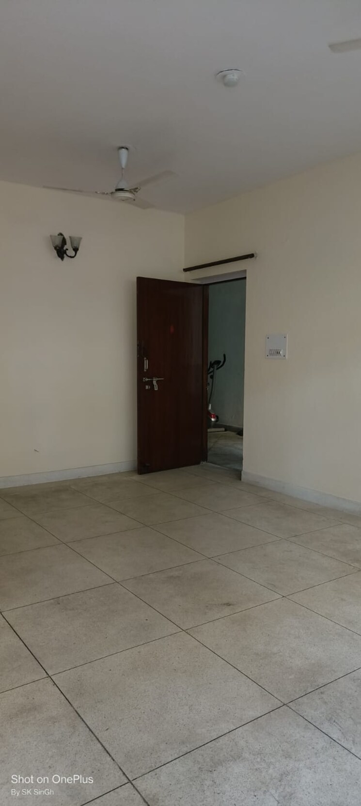Room, sector 12 dwarka 3 Bedroom 1650 Sq.Ft. Apartment In Sector 12 Dwarka Delhi 9779925