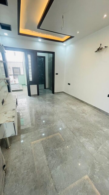 Room in 3 BHK Builder Floor at Parklands, Sector 85 – for Rent