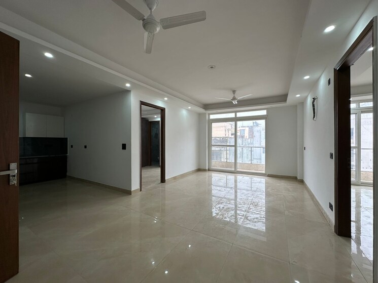 Room, saket 4 Bedroom 2000 Sq.Ft. Builder Floor In Saket Delhi 9779952