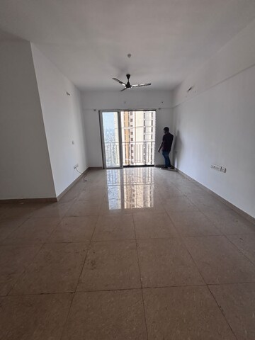 Room in 3 BHK Apartment at The Wadhwa Platina, Kolshet Road – for Rent