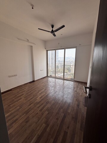 Room in 3 BHK Apartment at The Wadhwa Platina, Kolshet Road – for Rent