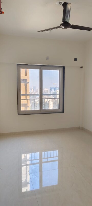 Room in 3 BHK Apartment at Shreeji Atlantis, Malad West – for Rent