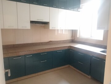 Kitchen in 3.5 BHK Apartment at Vipul Belmonte, Sector 53 – for Rent