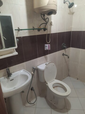Bathroom in 4 BHK Apartment at RWA Jalvayu Vihar, Sector 25 – for Rent