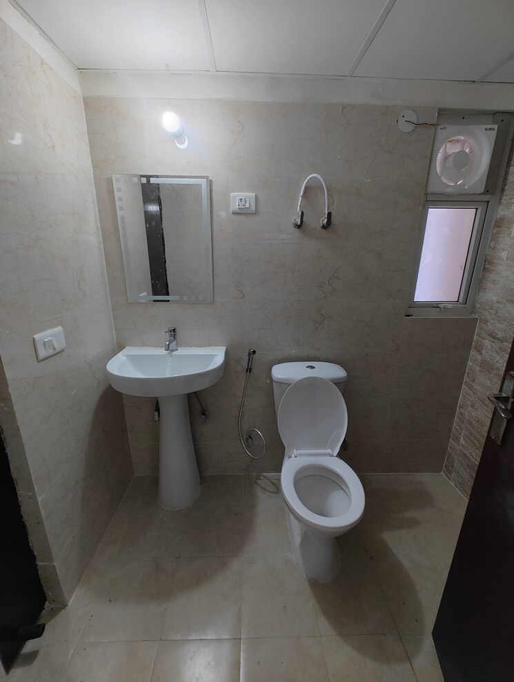 Bathroom, samridhi-luxuriya-avenue 2.5 Bedroom 1165 Sq.Ft. Apartment In Sector 150 Noida 9779876