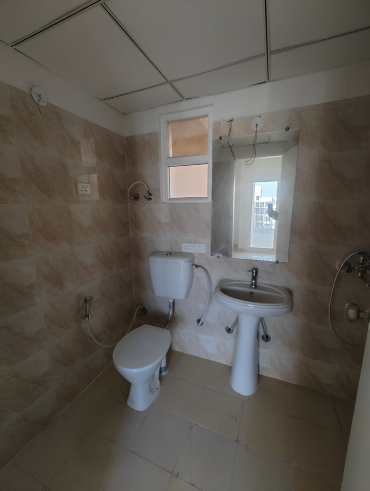 Bathroom, sector 16 greater noida 3.5 Bedroom 100 Sq.Yd. Villa In Sector 16 Greater Noida Greater Noida 9775409