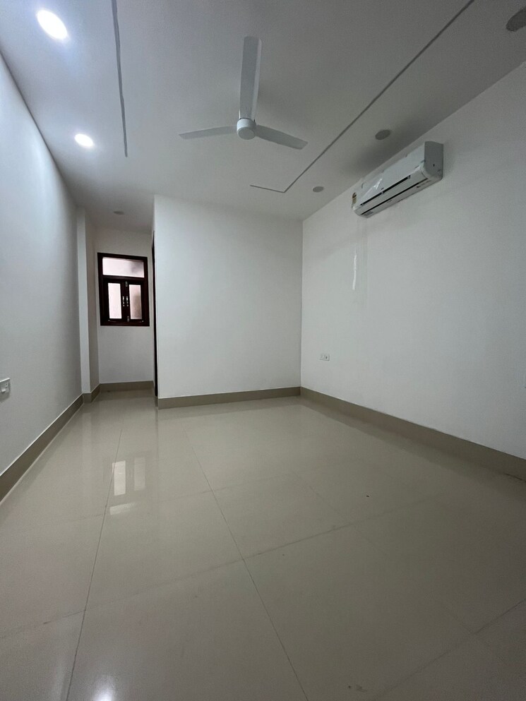 Room, saket 3 Bedroom 1200 Sq.Ft. Builder Floor In Saket Delhi 9780215