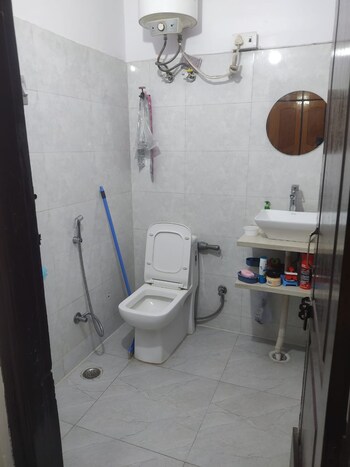 2 BHK Builder Floor for Rent in Shakti Khand 2, Ghaziabad