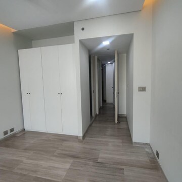 Room in 4 BHK Apartment at Lodha World Crest, Empire Mill – for Rent