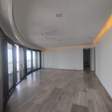 Room in 4 BHK Apartment at Lodha World Crest, Empire Mill – for Rent