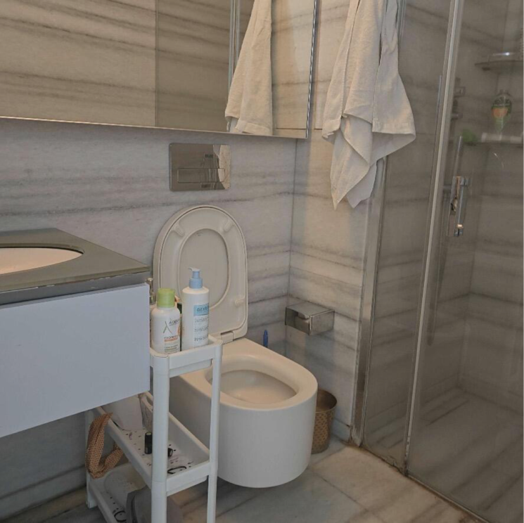 Bathroom, lodha-world-crest 4 Bedroom 1790 Sq.Ft. Apartment In Empire Mill Mumbai 9780623