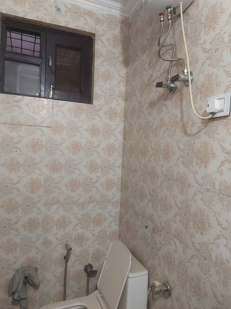 Bathroom, dwarka mor 2 Bedroom 810 Sq.Ft. Apartment In Dwarka Mor Delhi 9780495