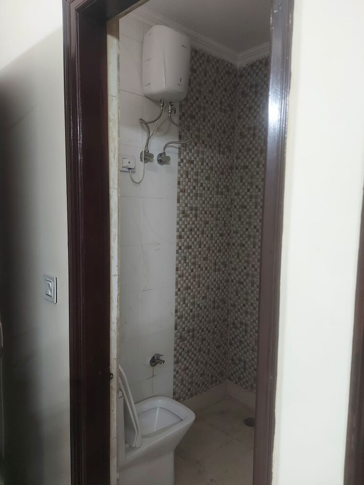 Bathroom, dwarka mor 2 Bedroom 810 Sq.Ft. Apartment In Dwarka Mor Delhi 9780495