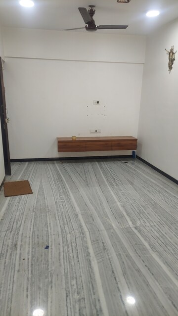 Room in 1 BHK Apartment at Silver Square CHS Ltd, Santacruz East – for Rent