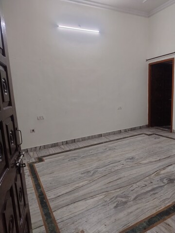 Furnished Amenities in 3 BHK Independent House at Vibhuti Khand – for Rent