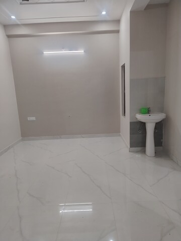 Furnished Amenities in 3 BHK Independent House at Vibhuti Khand – for Rent