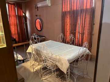 Bedroom in 6 BHK Villa at Sector 21 – for Rent