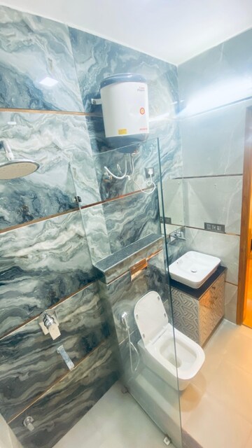 Master Bedroom in 2 BHK Apartment at DLF City Phase IV, Dlf Phase iv – for Rent