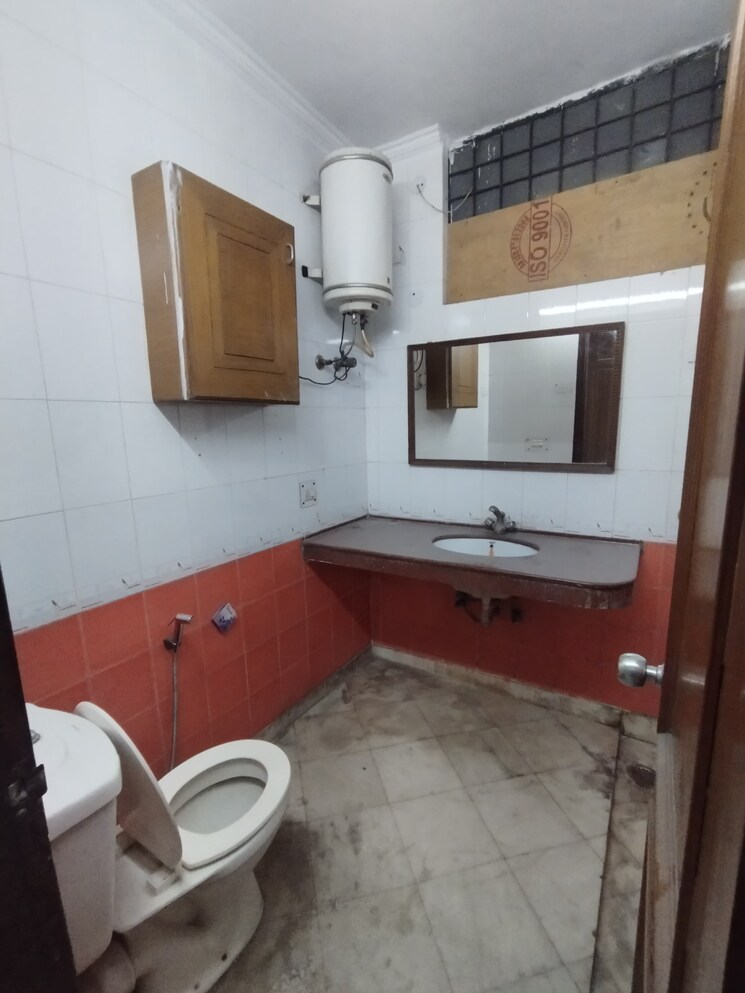 Bathroom, malviya nagar 3 Bedroom 1800 Sq.Ft. Builder Floor In Malviya Nagar Delhi 9781055