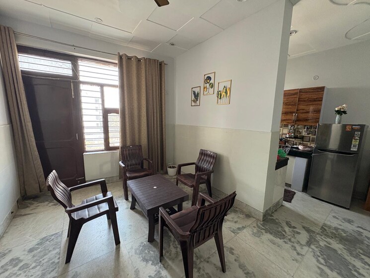 Living Room, sushant lok iii 2.5 Bedroom 204 Sq.Yd. Builder Floor In Sushant Lok Iii Gurgaon 9781061