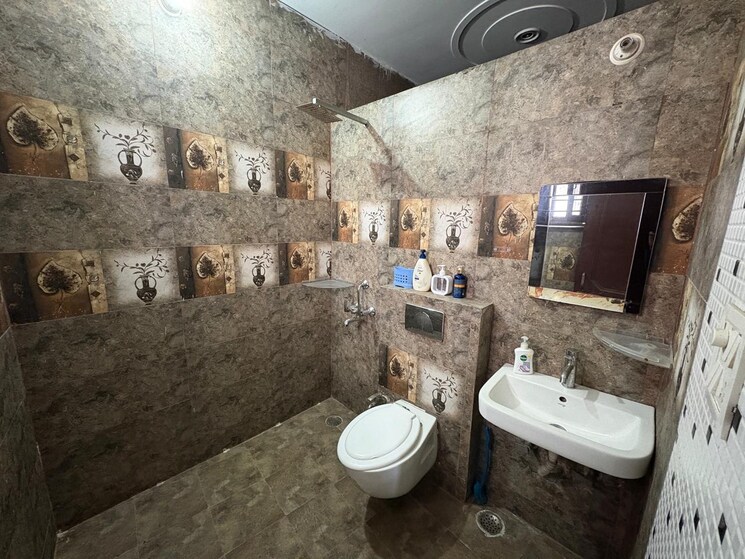 Bathroom, sushant lok iii 2.5 Bedroom 204 Sq.Yd. Builder Floor In Sushant Lok Iii Gurgaon 9781061