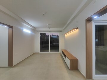 Room in  Apartment at Bhartiya Nikoo Homes Phase 2, Thanisandra Main Road – for Rent