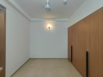 Room in  Apartment at Bhartiya Nikoo Homes Phase 2, Thanisandra Main Road – for Rent