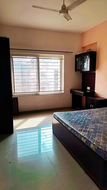 Room in 2 BHK Apartment at Kumar Picasso, Hadapsar – for Rent