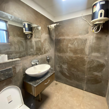 Bathroom in 2.5 BHK Builder Floor at Ambala Highway – for Rent