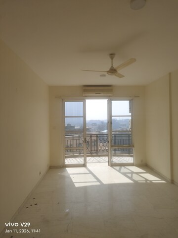 Room in 3 BHK Apartment at DLF Hamilton Court, Sector 27 – for Rent