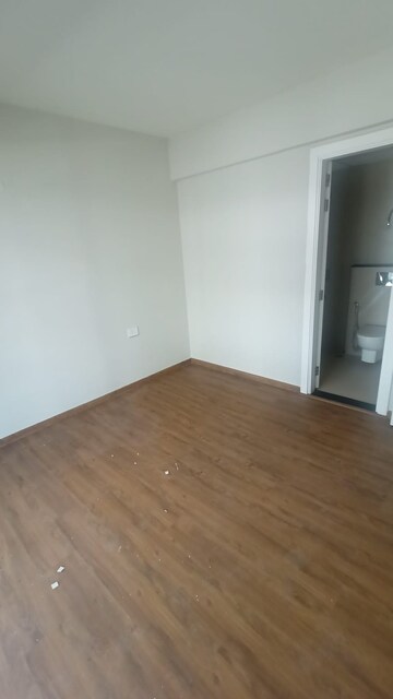 Room in 3 BHK Apartment at Signature Global City 63A, Sector 63a – for Rent