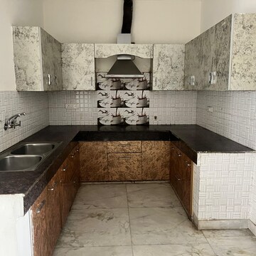 Kitchen in 2 BHK Builder Floor at Sector 47 – for Rent