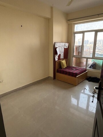 Room in 3 BHK Apartment at SKA Orion, Sector 143b – for Rent