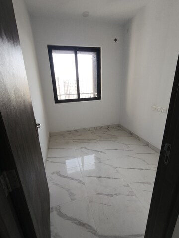 Room in 2 BHK Apartment at Risland The Icon, Dhokali – for Rent