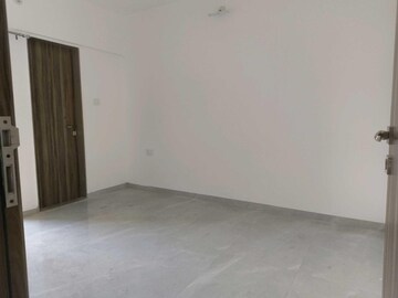 Room in 4 BHK Apartment at Oxy Beaumonde, Viman Nagar – for Sale