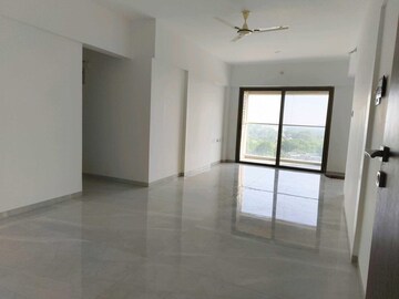 Room in 4 BHK Apartment at Oxy Beaumonde, Viman Nagar – for Sale
