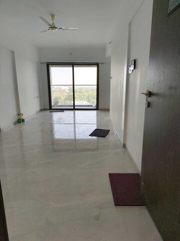 Room in 4 BHK Apartment at Oxy Beaumonde, Viman Nagar – for Sale