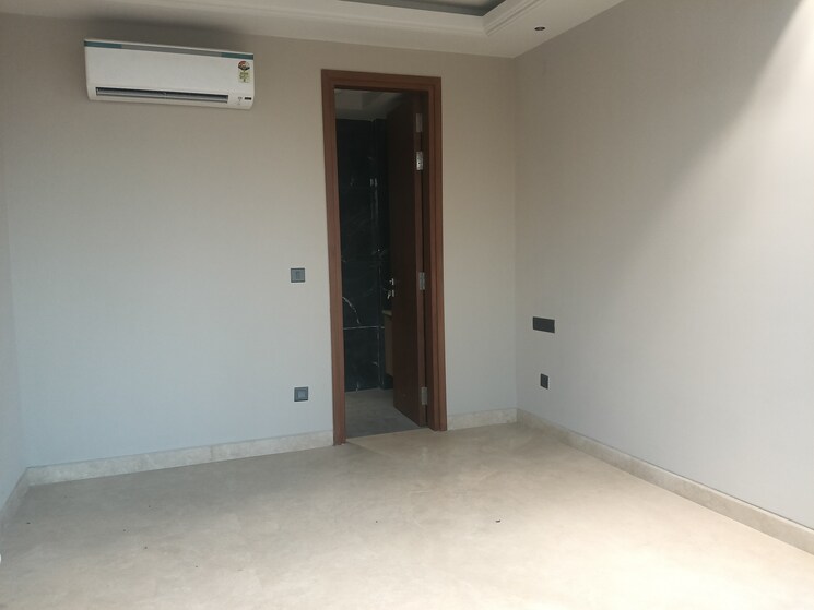 Room, east of kailash 3 Bedroom 1200 Sq.Ft. Builder Floor In East Of Kailash Delhi 9781311