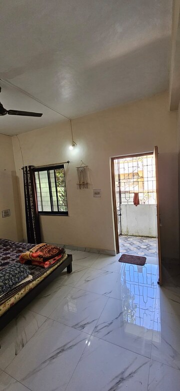 Bedroom in 2 BHK Apartment at Tingre Nagar – for Rent