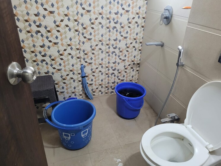 Attached Bathroom, ravetkar-sukhniwas 2.5 Bedroom 1400 Sq.Ft. Apartment In Senapati Bapat Road Pune 9781352