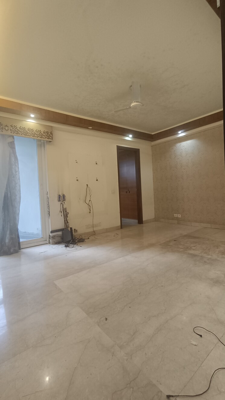 Room, greater kailash i 3 Bedroom 250 Sq.Yd. Builder Floor In Greater Kailash I Delhi 9781364