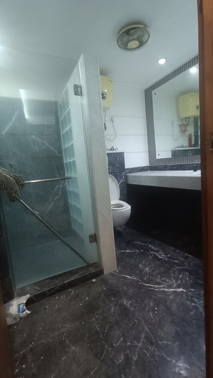 Bathroom, greater kailash i 3 Bedroom 250 Sq.Yd. Builder Floor In Greater Kailash I Delhi 9781364
