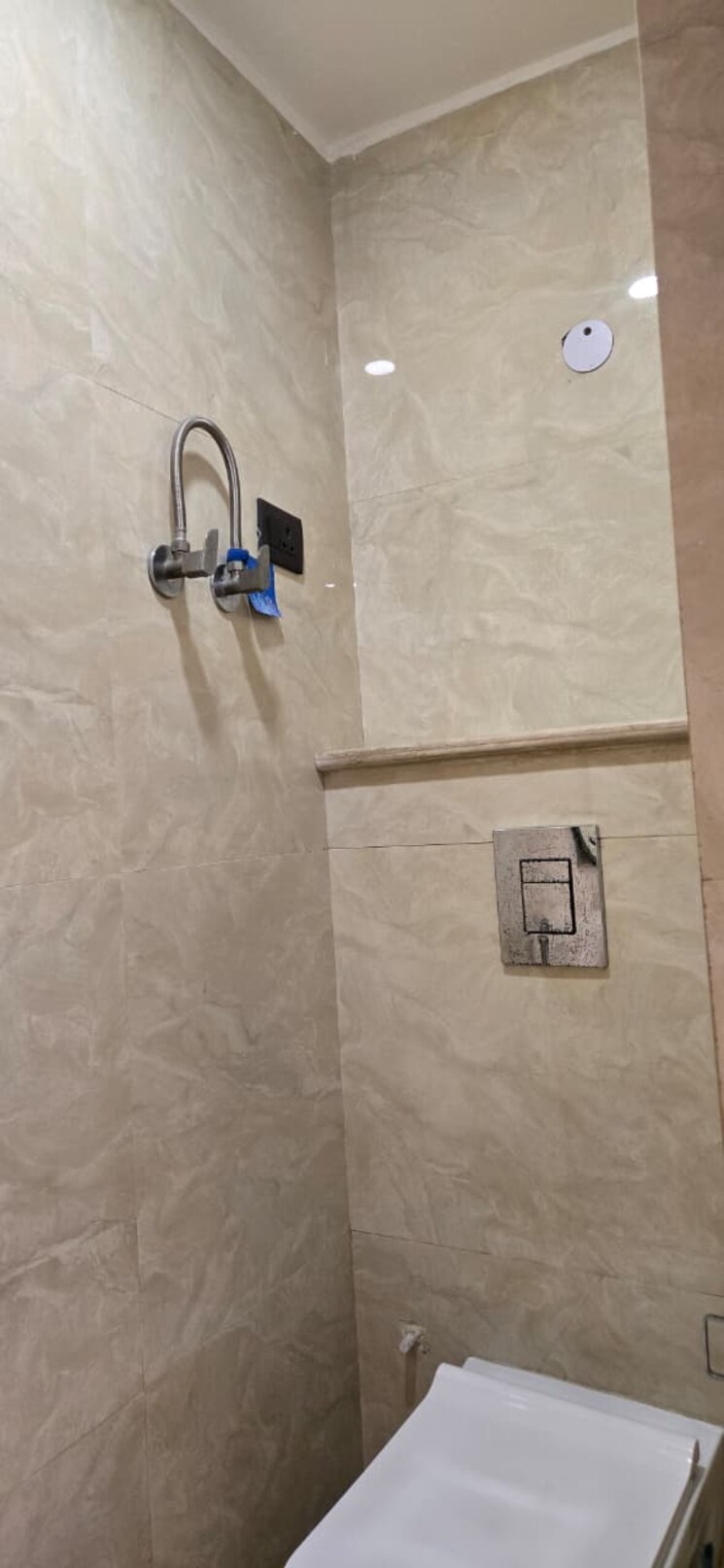 Bathroom, south extension ii 3 Bedroom 250 Sq.Yd. Builder Floor In South Extension ii Delhi 9781371